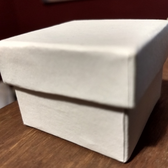 10k white Gold solitaire illusion diamond ring - Picture 4 of 6